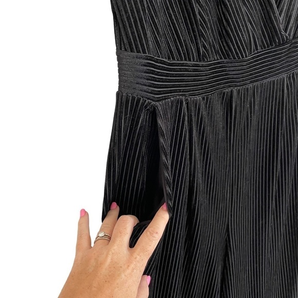 Torrid Black Shadow Stripe Velvet Jumpsuit, Size 0 - Picture 7 of 13